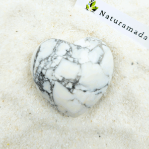 Howlite en forme de cœur – 40 mm