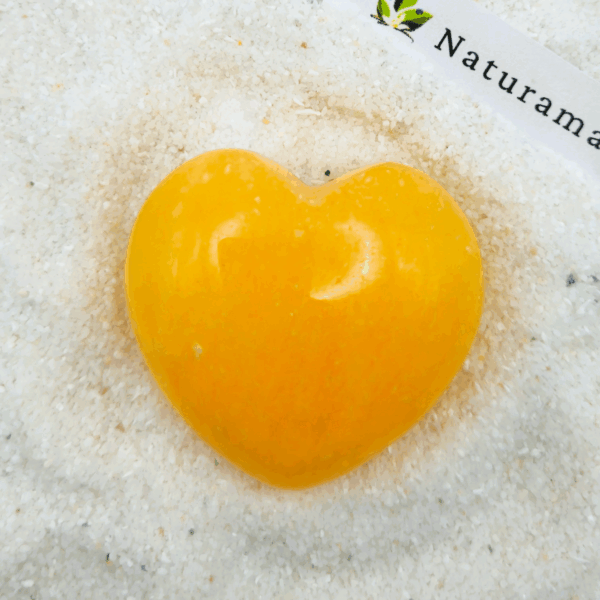 Calcite orange naturelle en forme de cœur – 40 mm