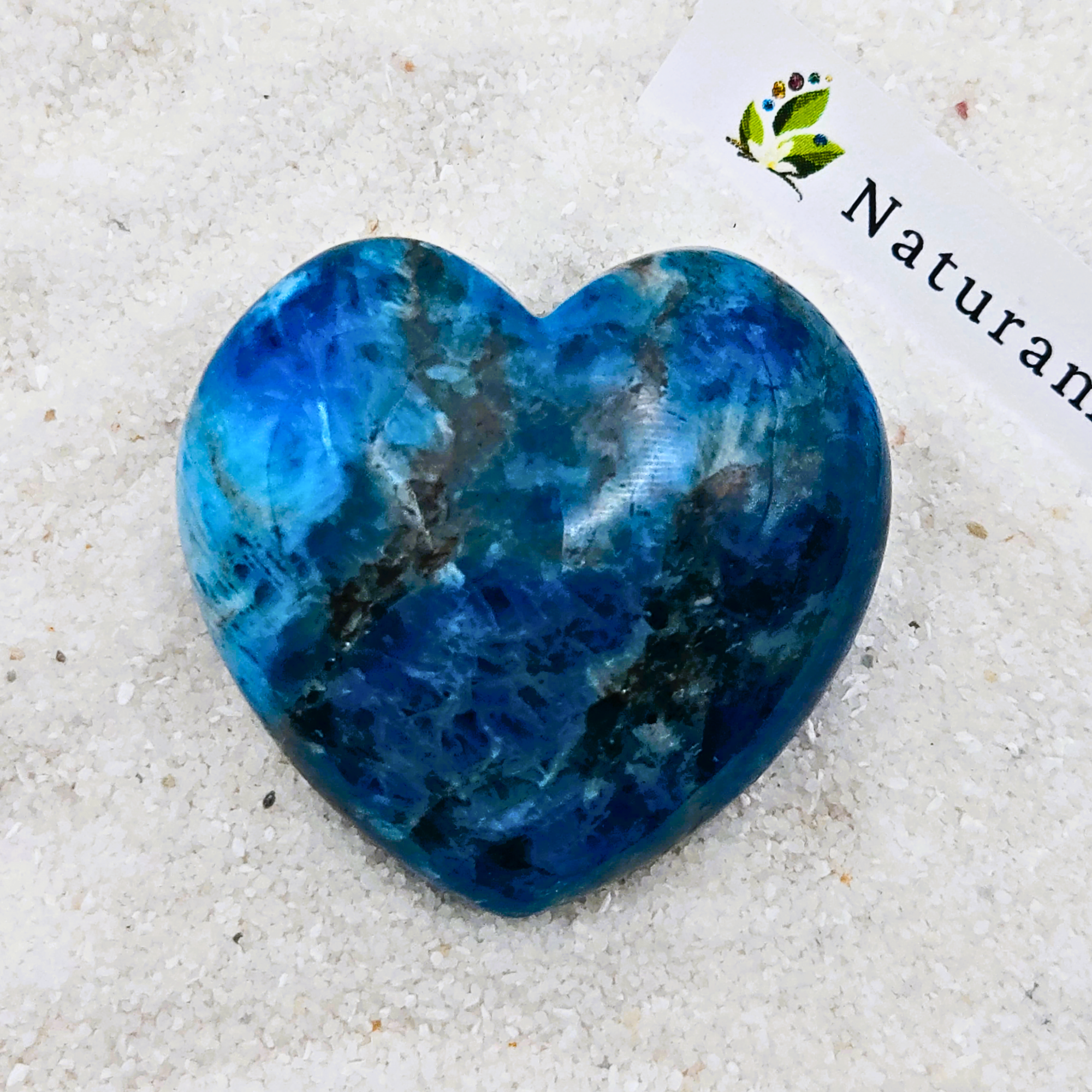 Apatite en forme de cœur – 40 mm